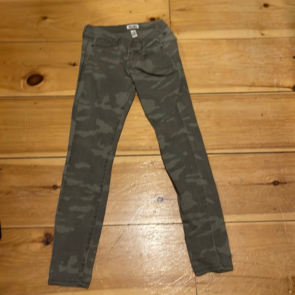Camo skinny jeans